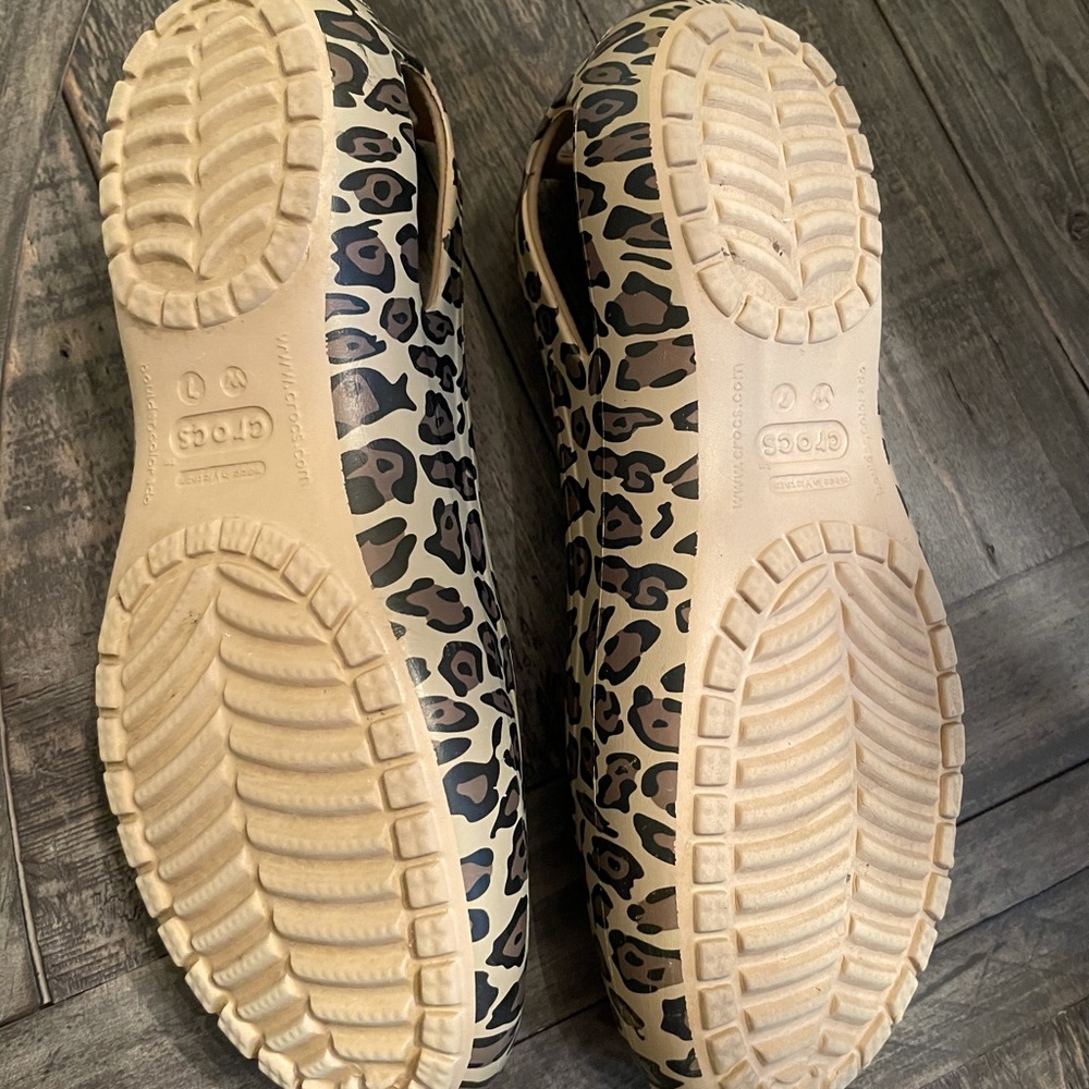 Crocs Kadee leopard flat shoe size 7 - Picture 3 of 9